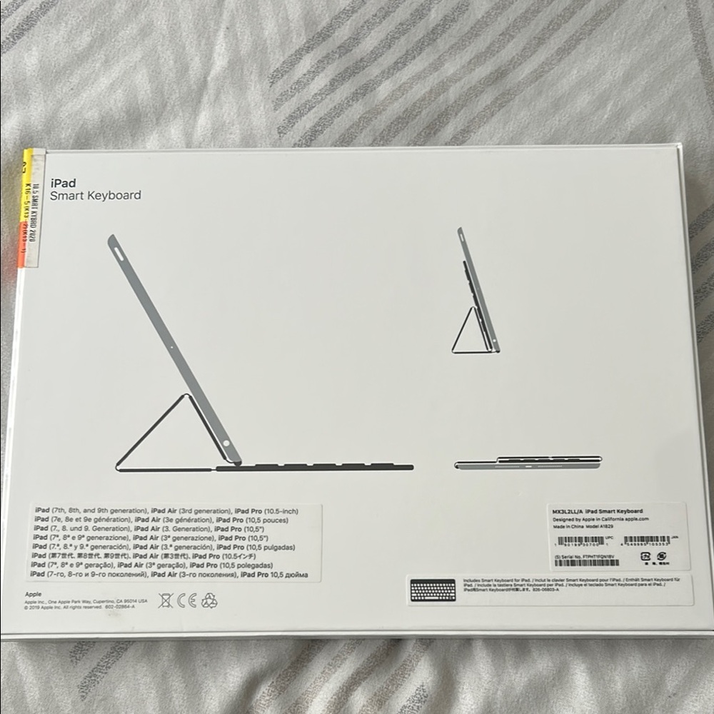 Apple Black Tablet with Smart Keyboard Folio - Picture 3 of 4
